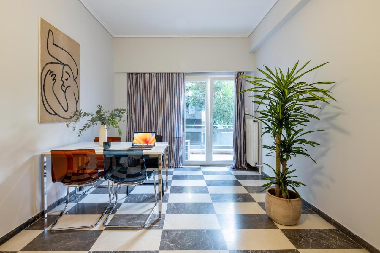 Spacious Central Apt Downtown Athens Exterior photo